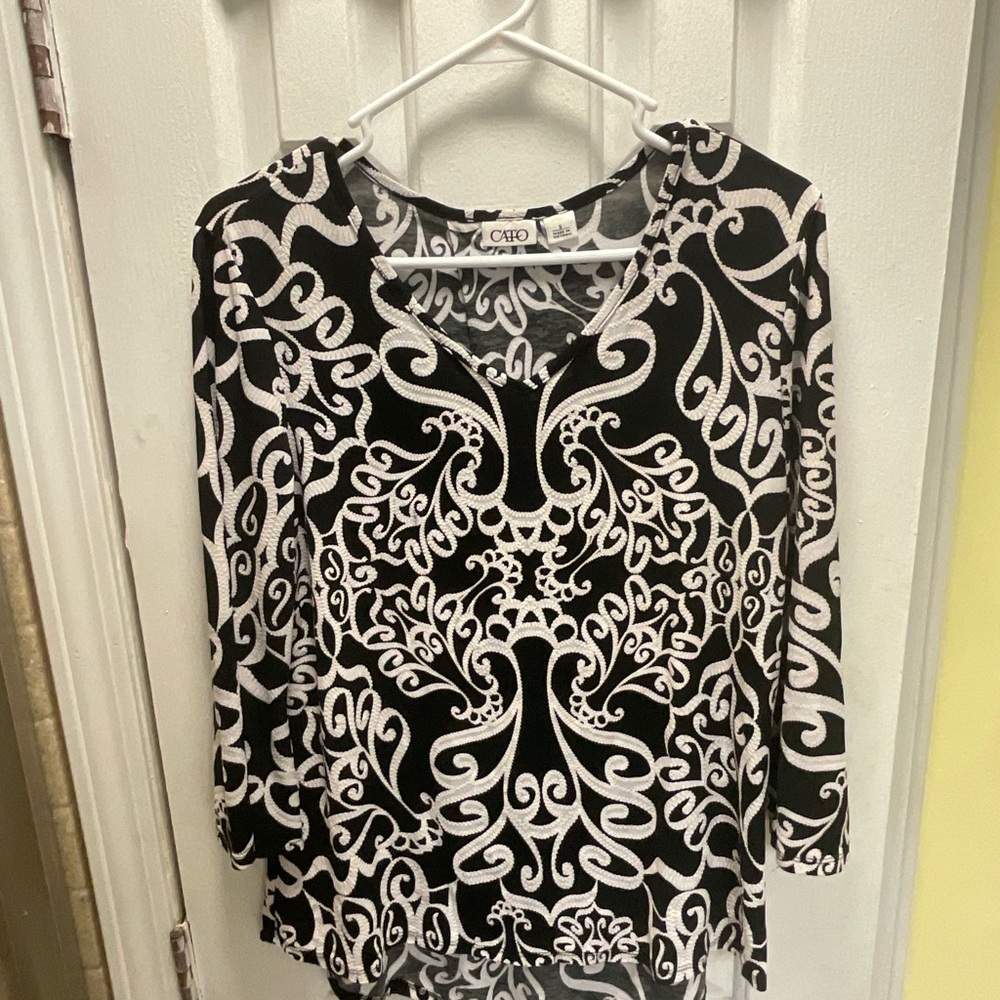 Cato Women’s Bell Sleeve Asymmetrical Hem Blouse Size S